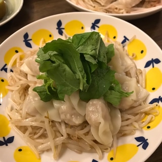 野菜と食べる水餃子